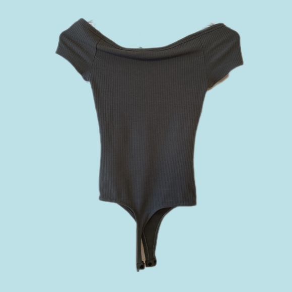 Green button up bodysuit - Picture 3 of 4